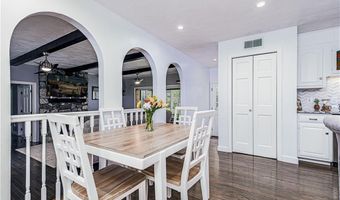 44 Heritage Dr, Warwick, RI 02818