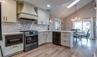 61 Yardarm Ct, Bayville, NJ 08721