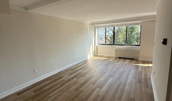 4390 LORCOM Ln 810, Arlington, VA 22207