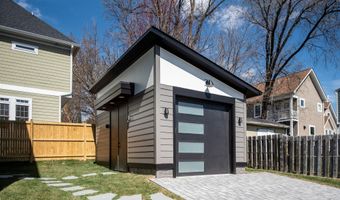 2001 N GEORGE MASON Dr, Arlington, VA 22207