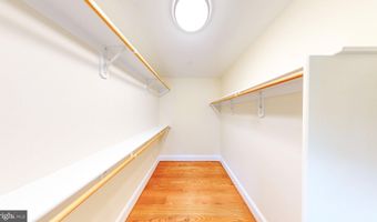 6403 EARLHAM Dr, Bethesda, MD 20817