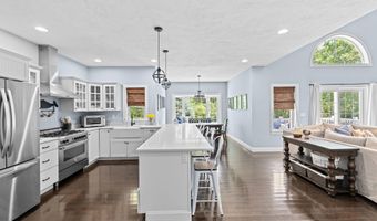5 Bosuns Ln, Bourne, MA 02532