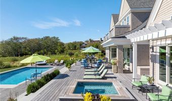 71 Cliff Dr, Narragansett, RI 02882