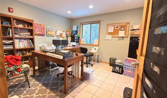 2328 N Hillcrest Pkwy, Altoona, WI 54720