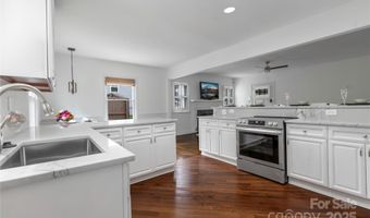 4010 Hiddenbrook Dr, Charlotte, NC 28205
