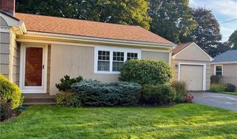 35 Greenfield Rd, Cumberland, RI 02864