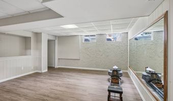 318 Algonquin Dr, Ballwin, MO 63011