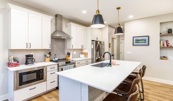 2117 Lacey Dr, Ames, IA 50010