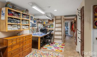 10 Oak Leaf Ln, Arden, NC 28704