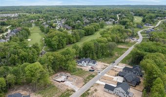 810 Club Dr W, Aurora, OH 44202