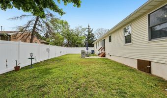 92 Birch St, Beachwood, NJ 08722