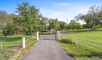 217 Sky View Dr, Adkins, TX 78101