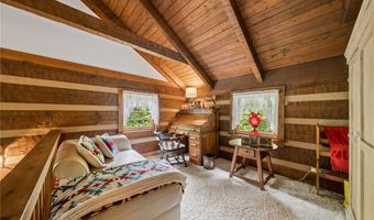 24 McCullough Hill Rd, Amity, PA 15311