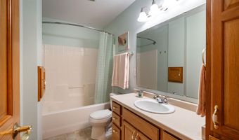 8866 Deer Run Dr, Allenton, WI 53002