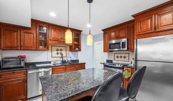 7044 CINDY Ln, Annandale, VA 22003