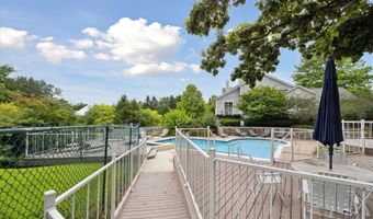 4274 Hillside Dr, Ann Arbor, MI 48105