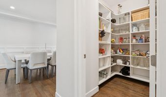 10010 FLEMING Ave, Bethesda, MD 20814