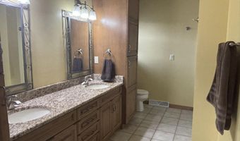 3167 LAKEVIEW Dr, Suamico, WI 54173