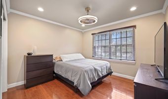 2 Independence Dr, Aberdeen, NJ 07747