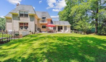 7600 CHARLESTON Dr, Bethesda, MD 20817