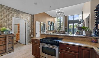 1 Indian Neck Ave APT 6, Branford, CT 06405
