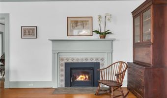 4 Van Zandt Ave, Newport, RI 02840