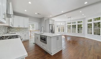 829 AVENUE C, Bayonne, NJ 07002