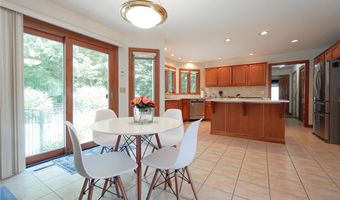 23 Forrester Ct, Amherst, NY 14228