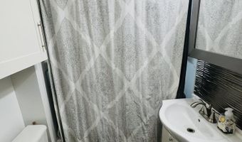 1204 S 2nd St, Aberdeen, SD 57401