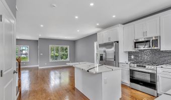 65 Bayview St, Aberdeen, NJ 07721