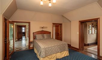 57 Ledge Rd 2, Newport, RI 02840