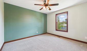 812 S 5th Ave, Brandon, SD 57005