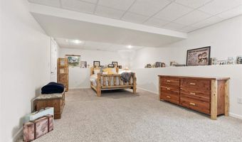 5709 Oak Crest Hill Rd SE, Riverside, IA 52327
