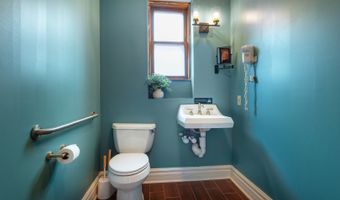302 S Main St, Algonquin, IL 60102