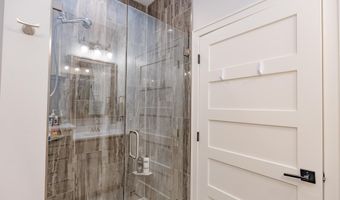 570 Linden Dr. 204, Arnolds Park, IA 51331