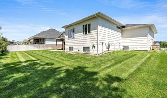 1605 N Lakeside Dr, Andover, KS 67002
