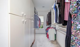9304 WILDOAK Dr, Bethesda, MD 20814