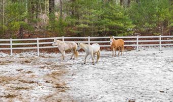 417 Candia Rd, Chester, NH 03036
