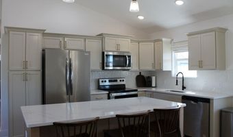 8617 E Chris St, Bel Aire, KS 67226