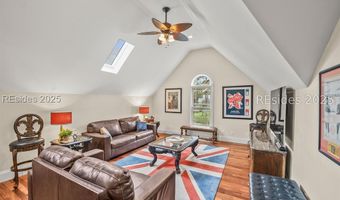 30 Dolphin Point Dr, Beaufort, SC 29907