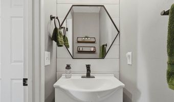 1906 Northgate Cir, Akron, OH 44320