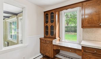 79 Spencer St, Agawam, MA 01001