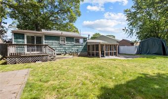 82 Vera St, Warwick, RI 02886