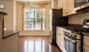 42243 CANARY GRASS Sq, Aldie, VA 20105