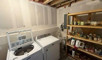 16338 Lois Ln, Basehor, KS 66007