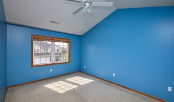 832 Red Hawk Way SE, Altoona, IA 50009