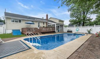 55 Drift Rd, Belford, NJ 07718