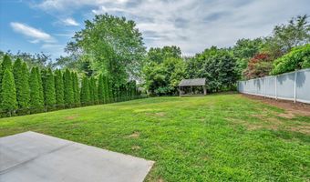 2 Riverview Pl, Cromwell, CT 06416