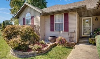 1813 Edgewood Dr, Aurora, MO 65605