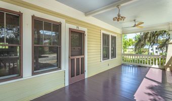 15 8th St, Apalachicola, FL 32320
